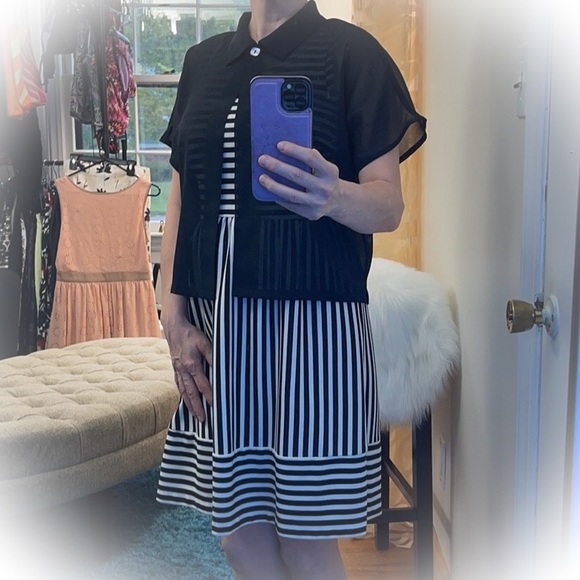 💕Beautiful Black Short Sleeved Sheer Cover up💕 - Picture 1 of 10